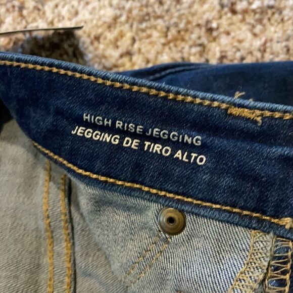 Universal Thread jeans - NWT - Picture 3 of 3